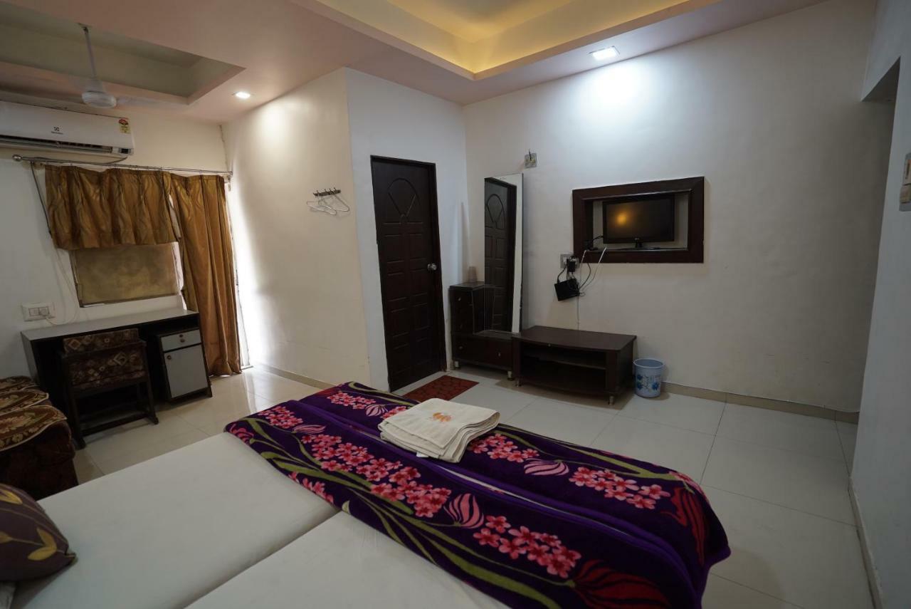 Hotel Royal Ahmedabad Ngoại thất bức ảnh