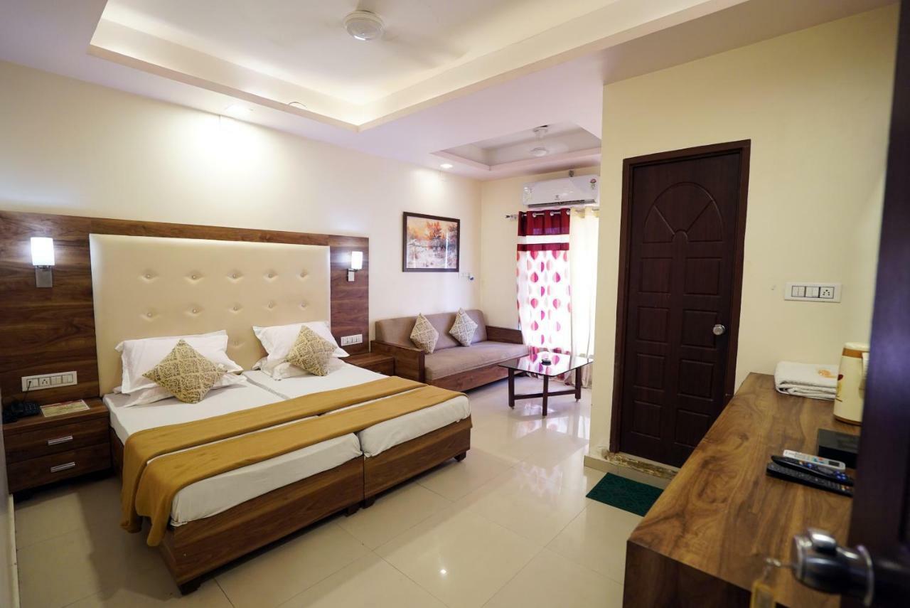 Hotel Royal Ahmedabad Ngoại thất bức ảnh